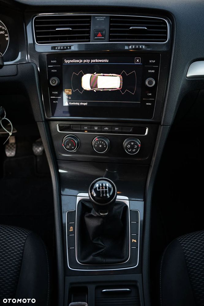 Volkswagen Golf 1.0 TSI BMT Trendline - 12