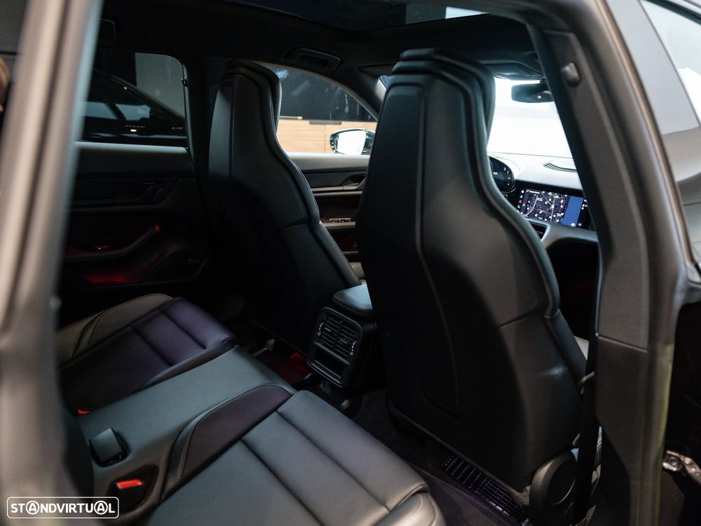 Porsche Taycan Sport Turismo - 38