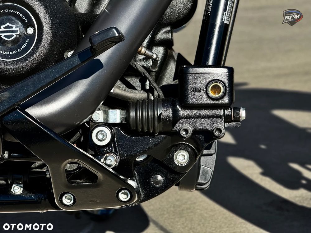 Harley-Davidson Softail Street Bob - 38