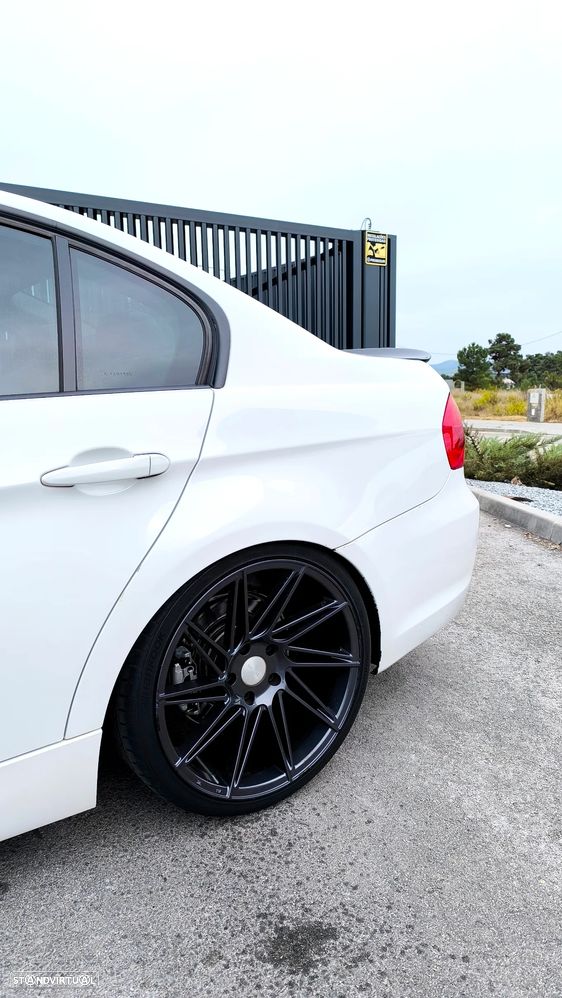 BMW 318 d Sport Line - 11