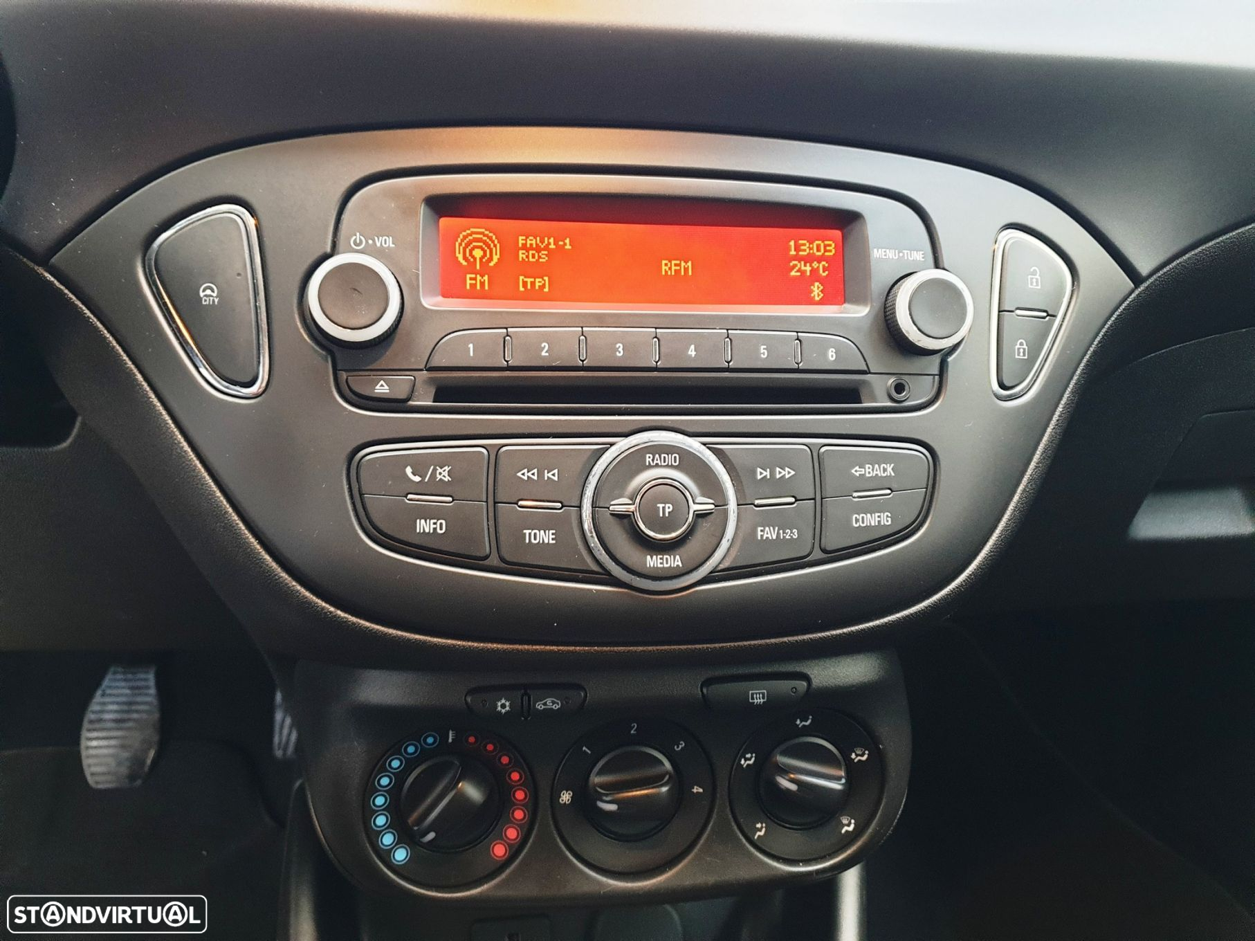 Opel Corsa 1.2 120 Anos - 16