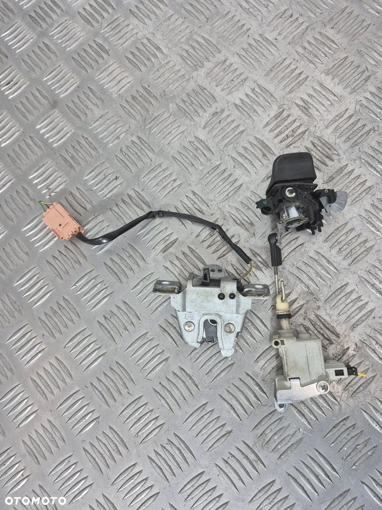 Volkswagen Fox Zamek Klapy Bagażnika - 5