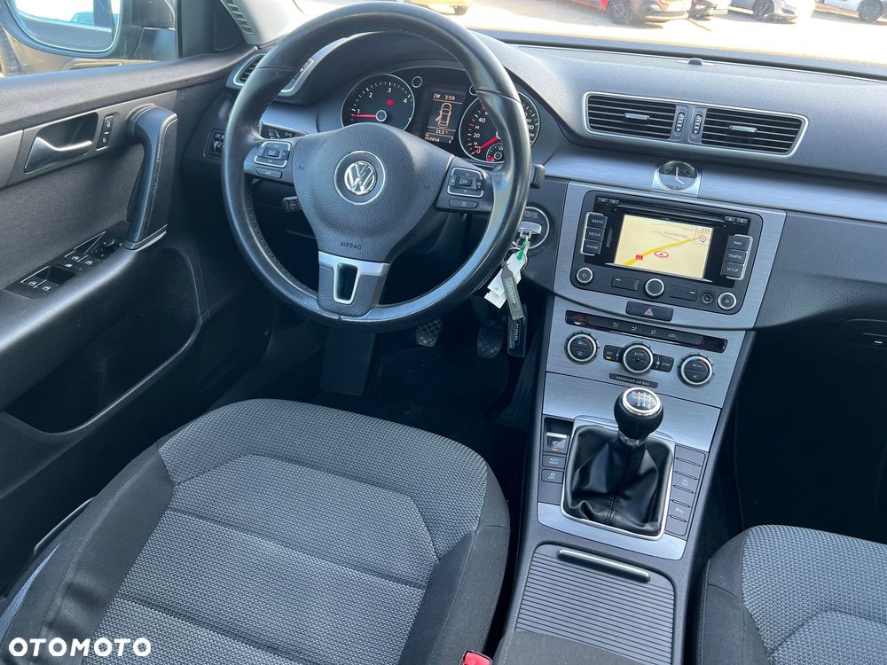 Volkswagen Passat 1.6 TDI BMT Comfortline - 18