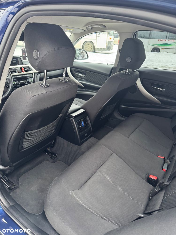 BMW Seria 3 330i xDrive - 8