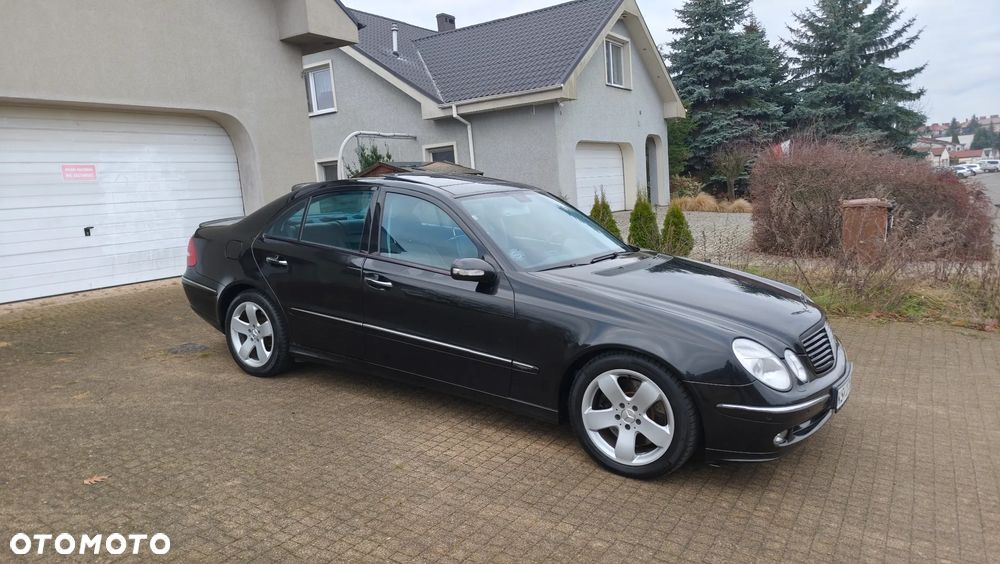 Mercedes-Benz Klasa E 500 4Matic Avantgarde Sport Edition AMG - 25