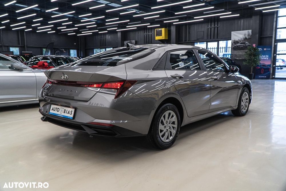 Hyundai Elantra 1.6 l 123 CP CVT Exclusive - 8