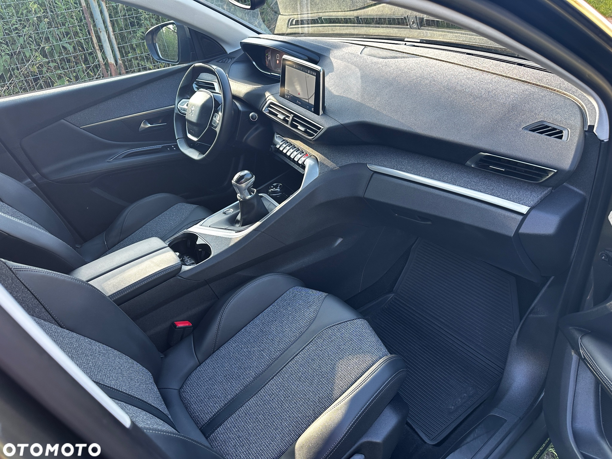 Peugeot 3008 1.2 PureTech GPF Allure S&S - 21