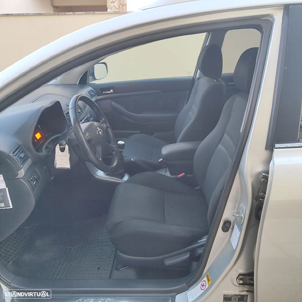 Toyota Avensis SW 2.0 D-4D Sol+GPS - 25
