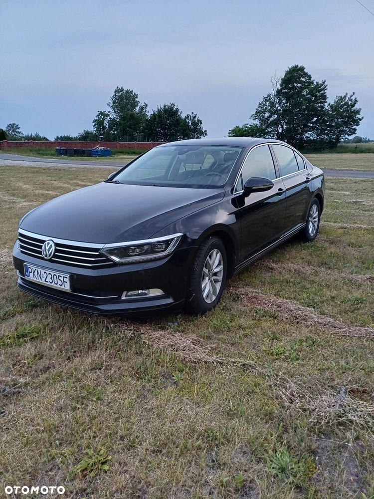 Volkswagen Passat - 1