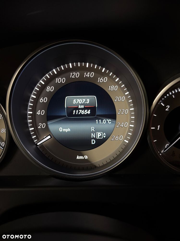 Mercedes-Benz Klasa E 220 BlueTEC 4-Matic Classic - 9