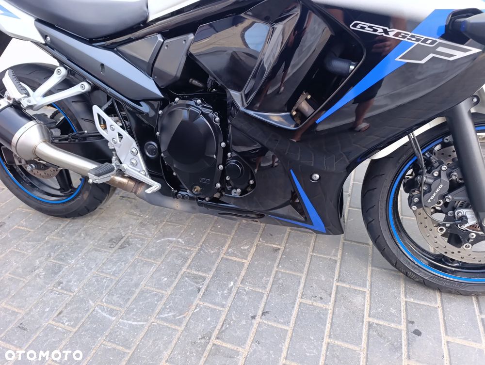 Suzuki GSX - 24