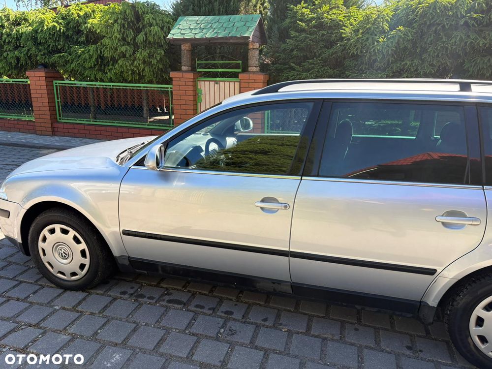 Volkswagen Passat 1.6 Comfortline Family - 9