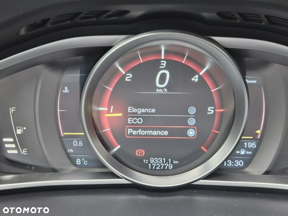 Volvo V40 Cross Country - 21