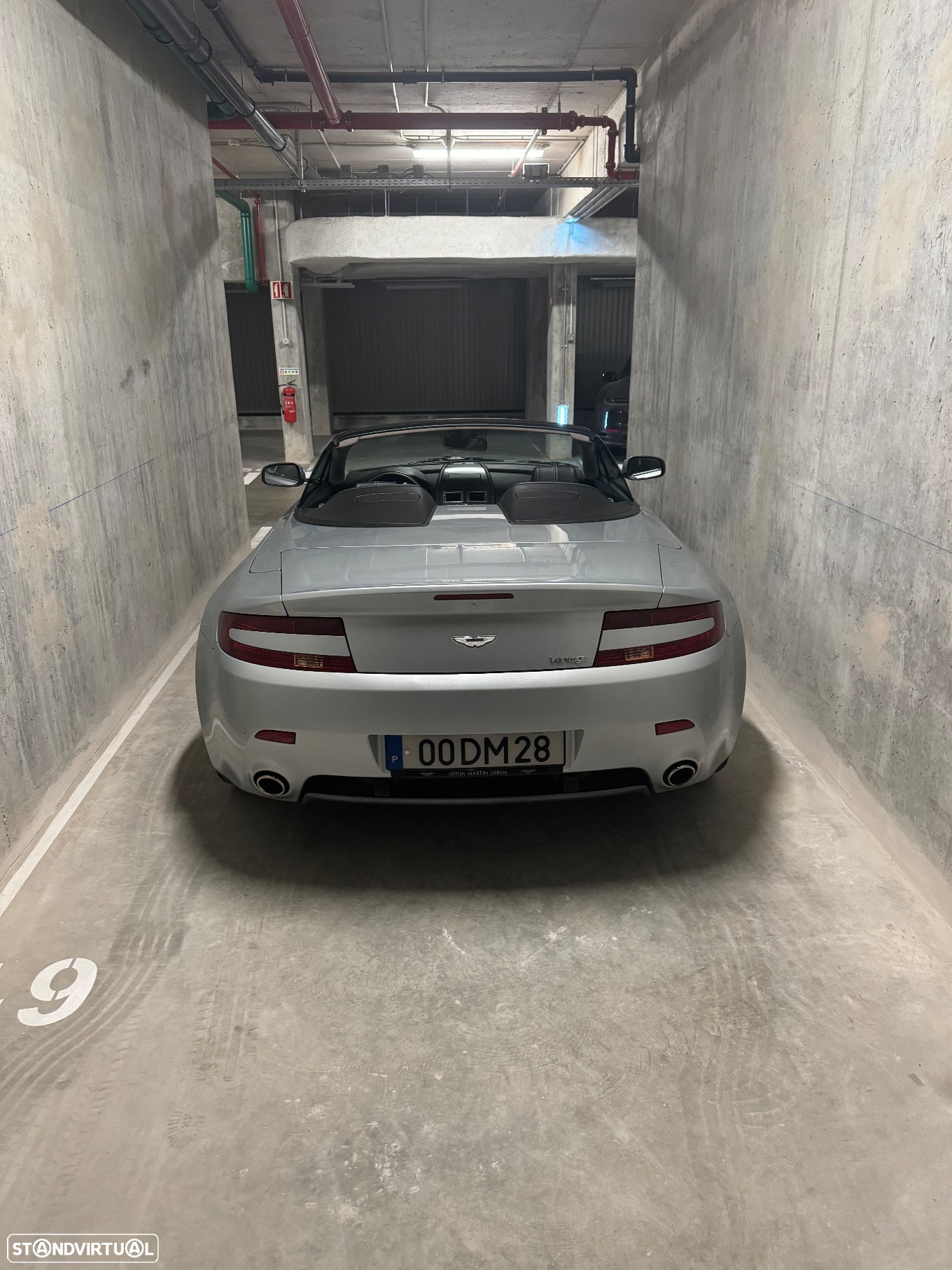 Aston Martin Vantage Roadster - 13