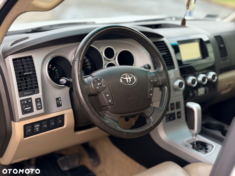 Toyota Sequoia - 24
