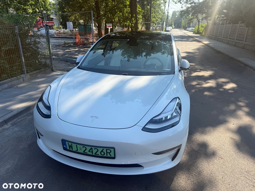 Tesla Model 3 - 3