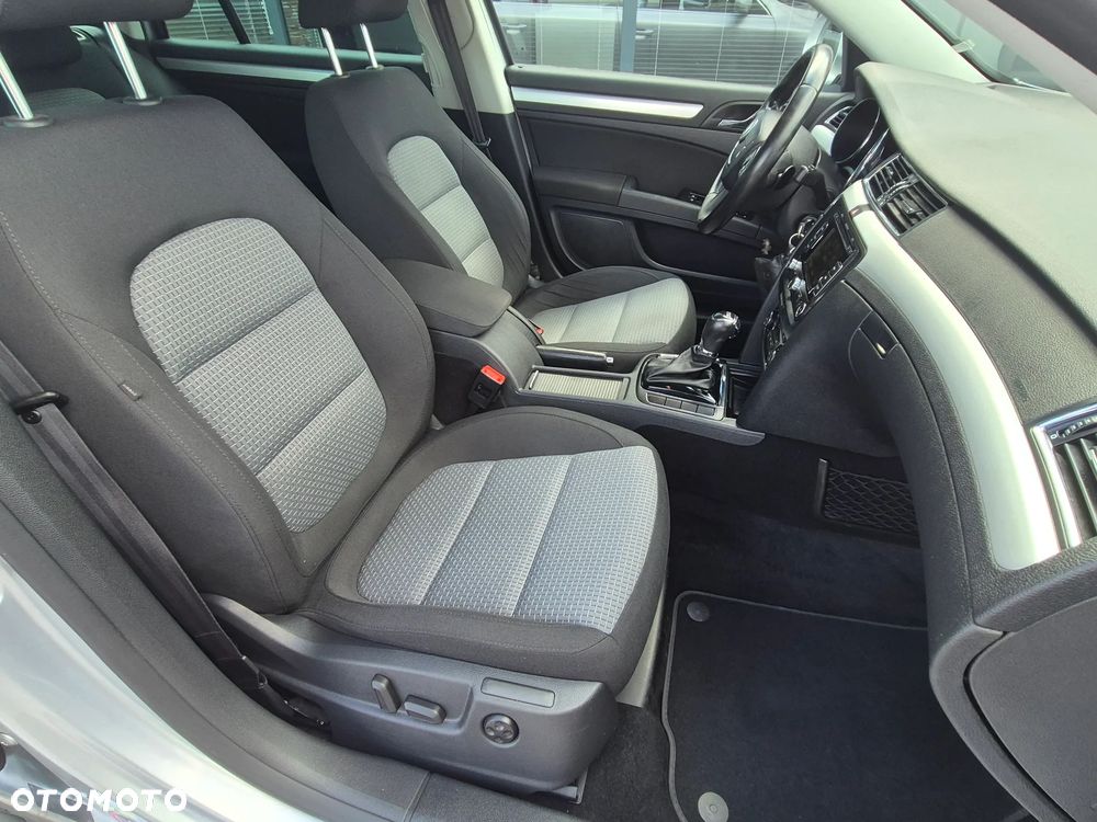 Skoda Superb 2.0 TDI DSG Exclusive - 31