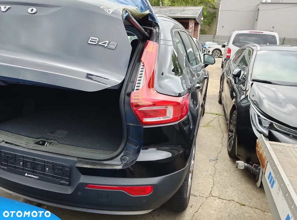 Volvo XC 40 B4 B AWD DKG Momentum Pro - 27