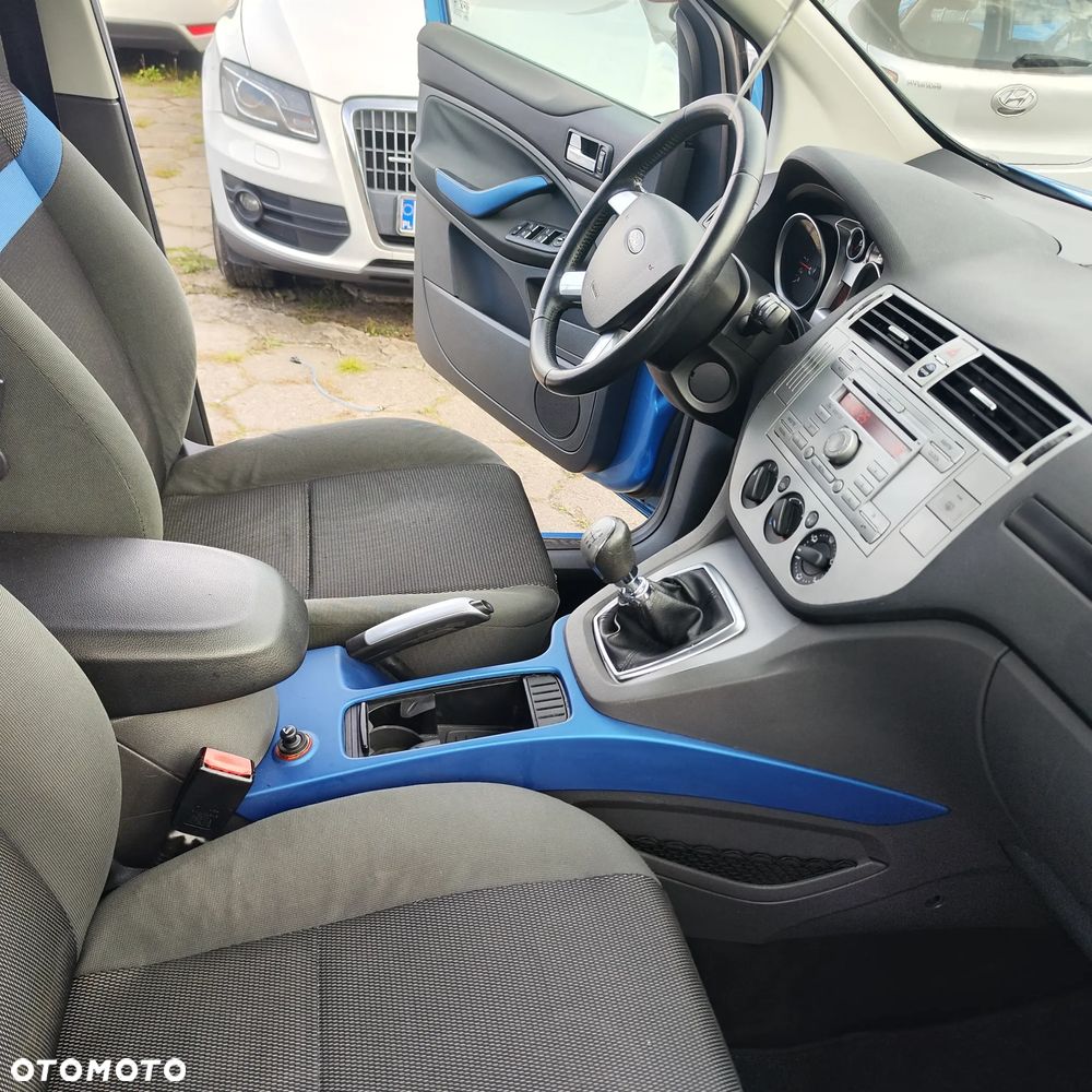 Ford Kuga 2.0 TDCi 2x4 Trend - 24