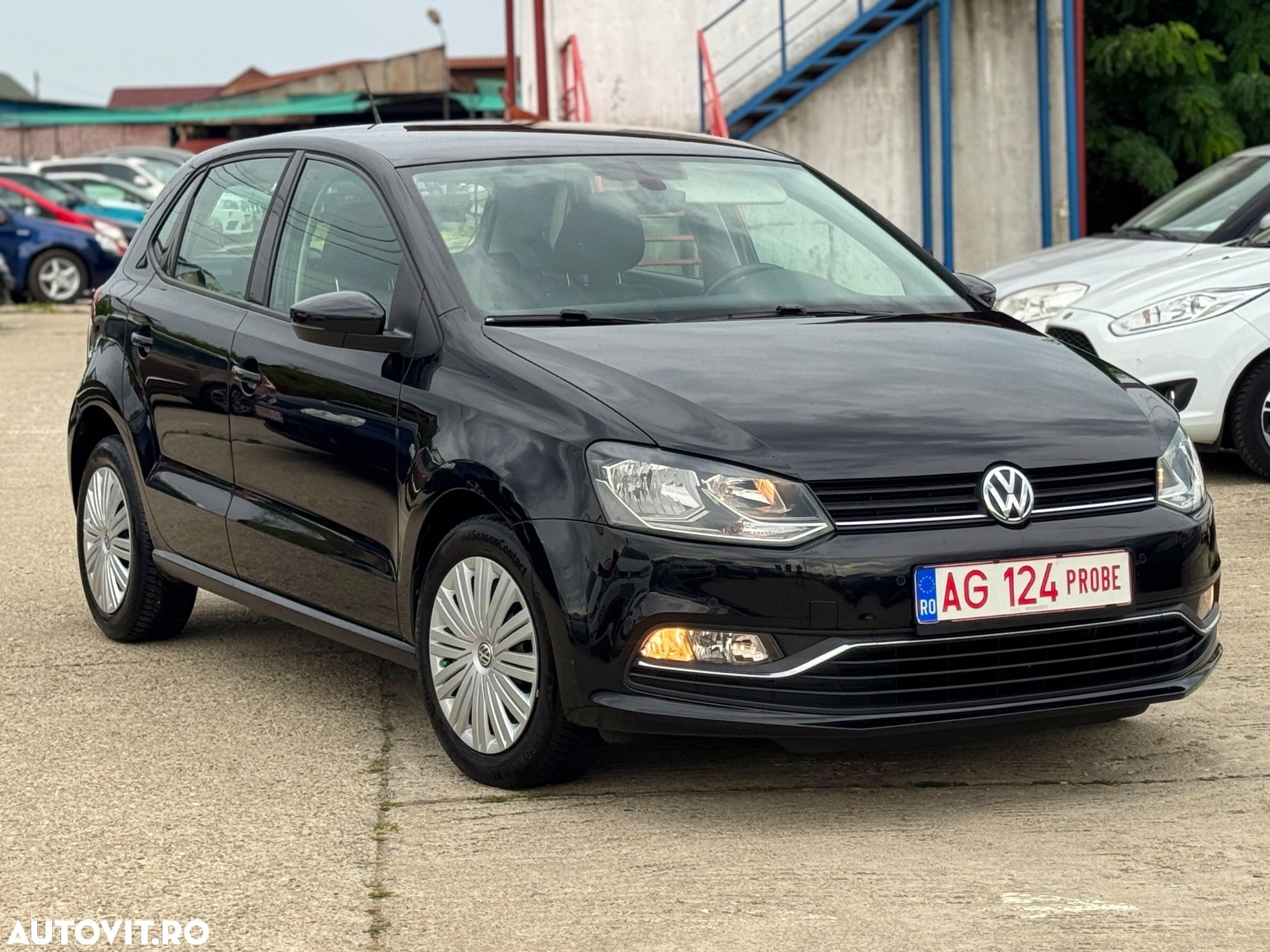Volkswagen Polo - 1