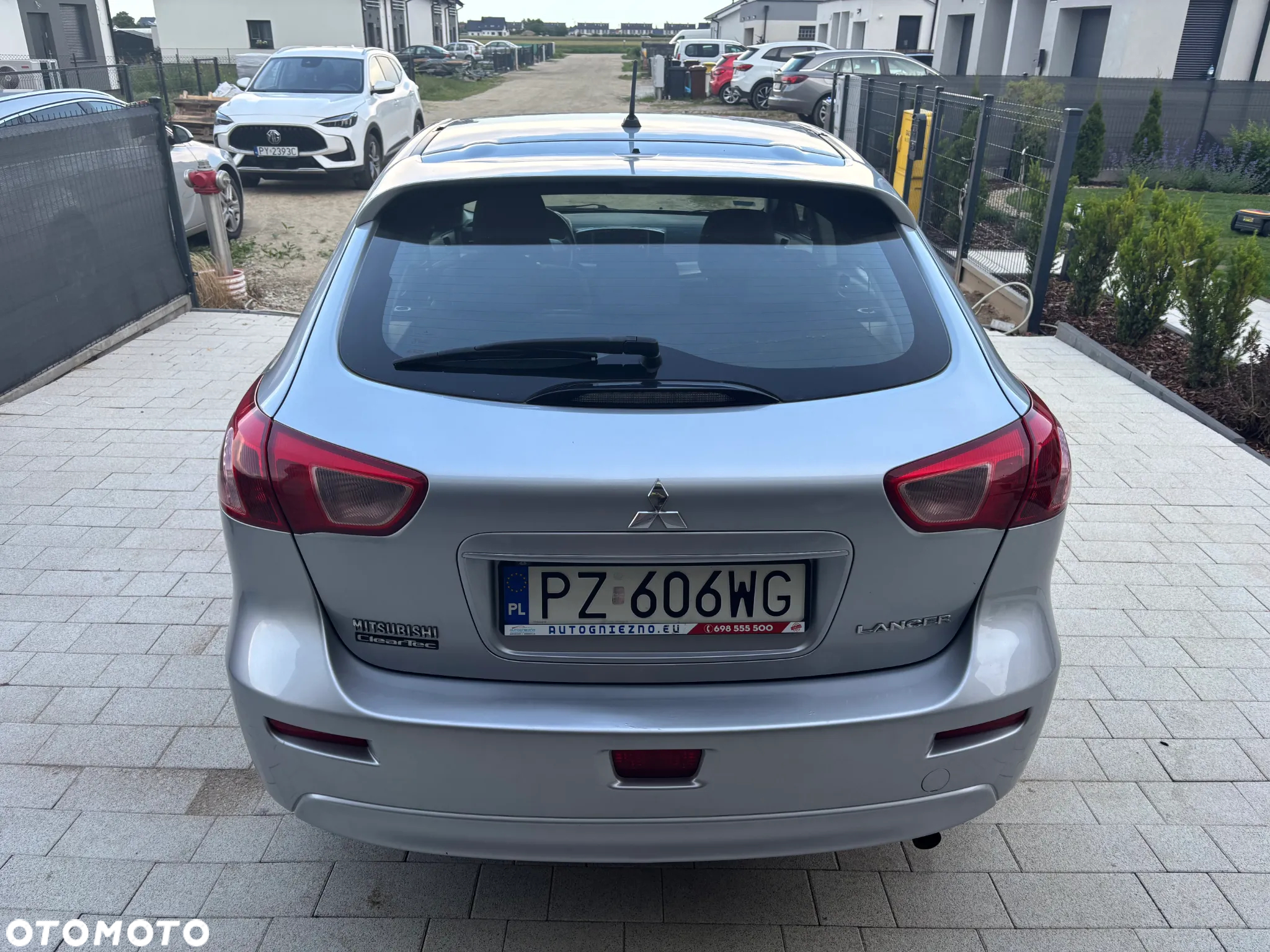 Mitsubishi Lancer 1.6 Invite - 3
