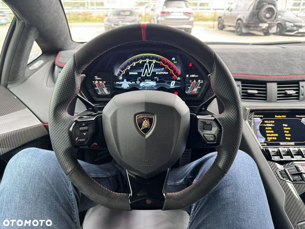 Lamborghini Aventador - 22