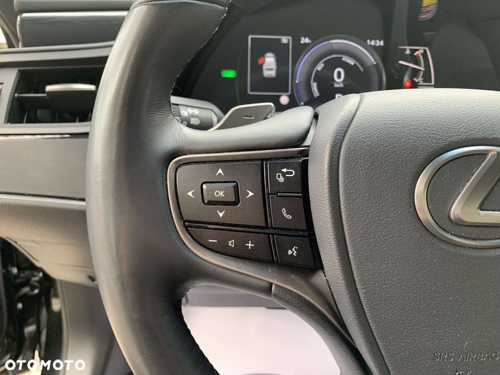 Lexus ES 300h Business Edition - 12