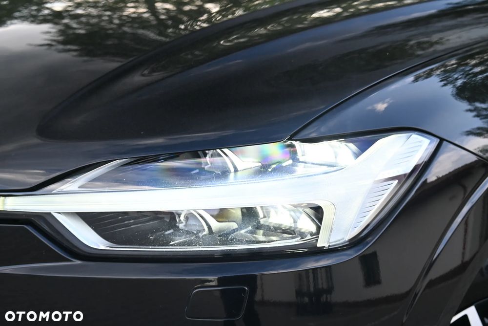 Volvo XC 60 D5 SCR AWD R-Design - 22