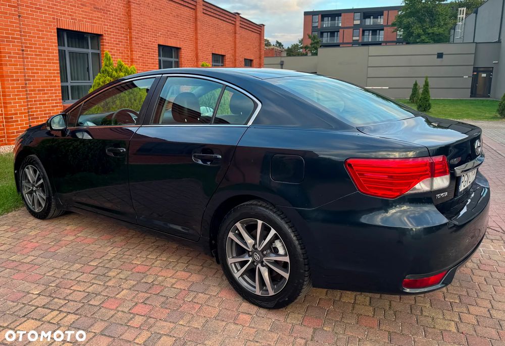 Toyota Avensis 1.6 Premium - 24