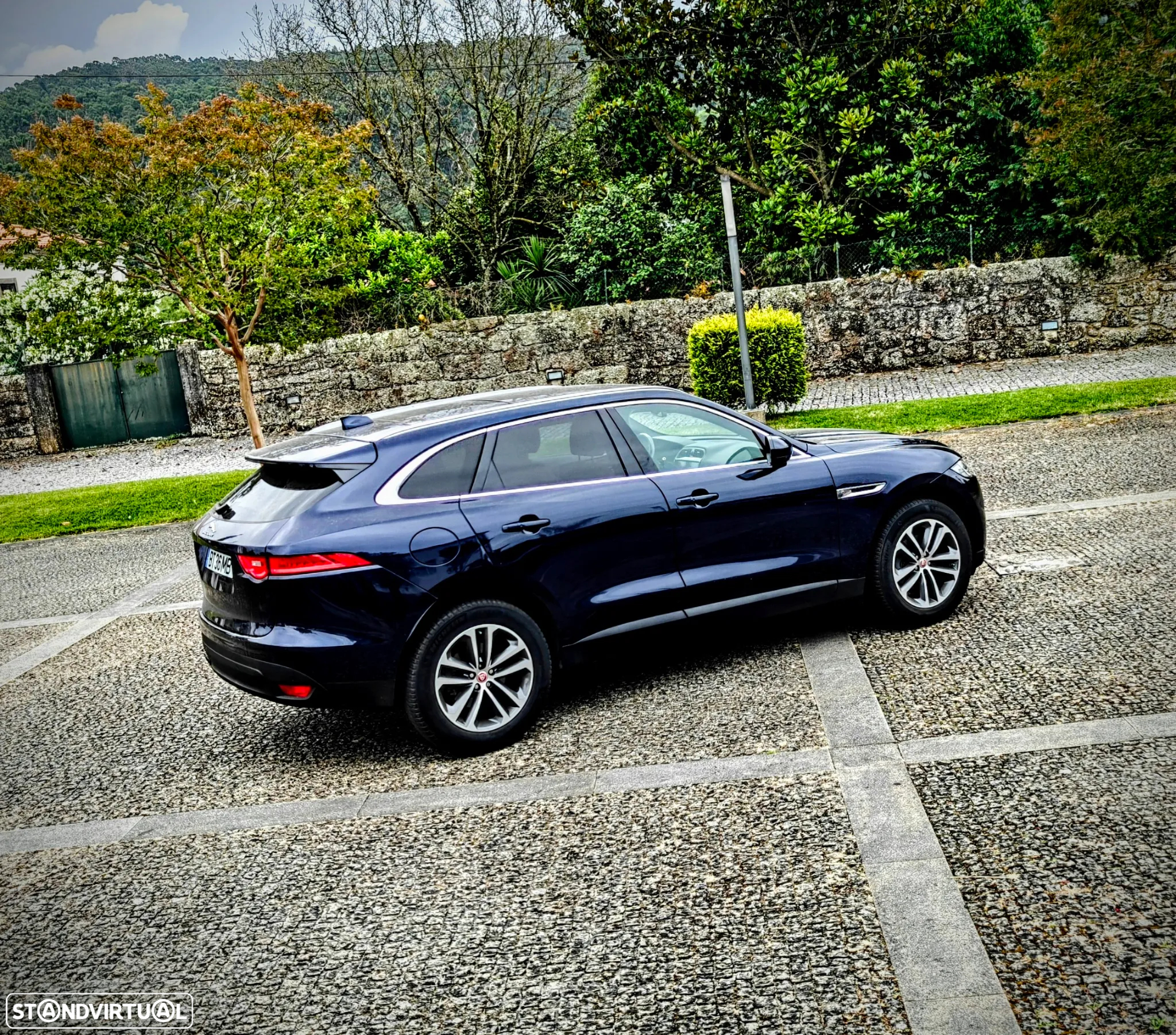 Jaguar F-Pace 2.0 D200 AWD R-Dynamic S - 25