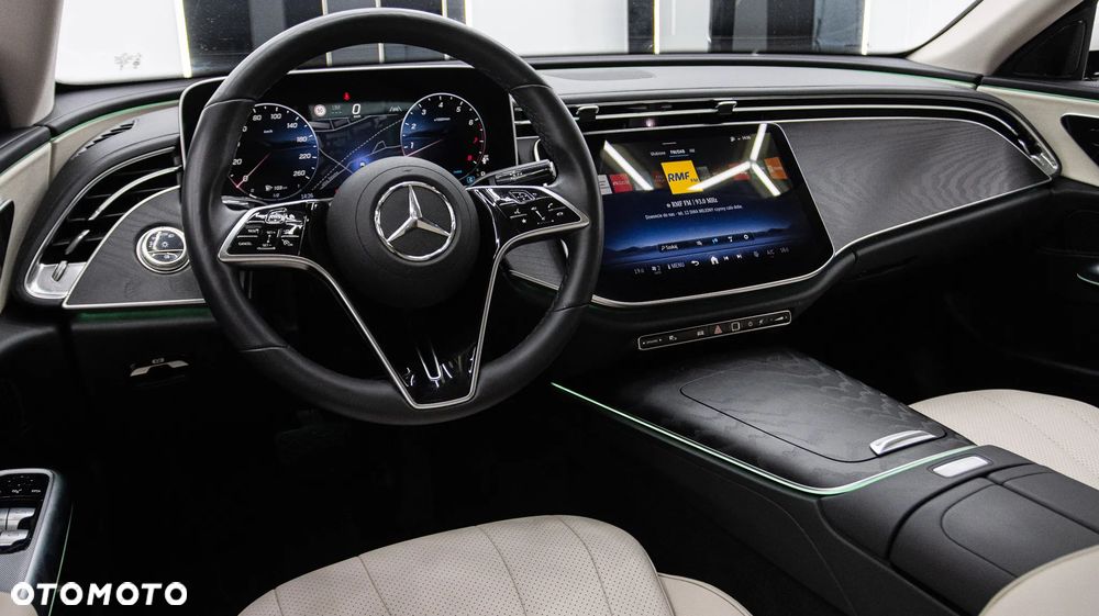 Mercedes-Benz Klasa E 200 mHEV 4-Matic AMG 9G-Tronic - 16