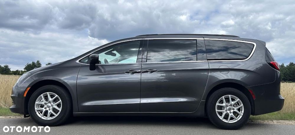 Chrysler Town & Country - 6