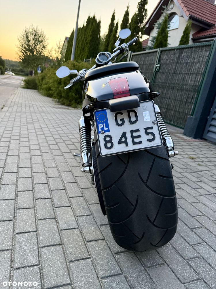 Harley-Davidson V-Rod Street Rod - 2