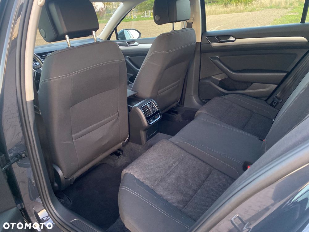 Volkswagen Passat - 9