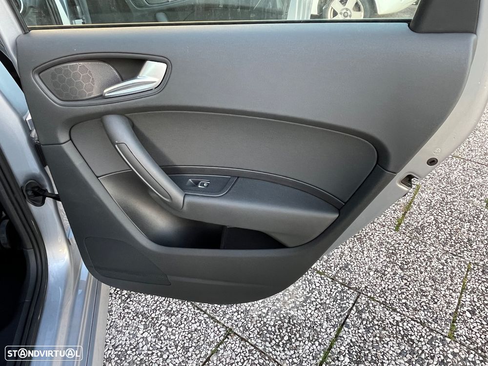Audi A1 Sportback 1.6 TDI S-line - 26