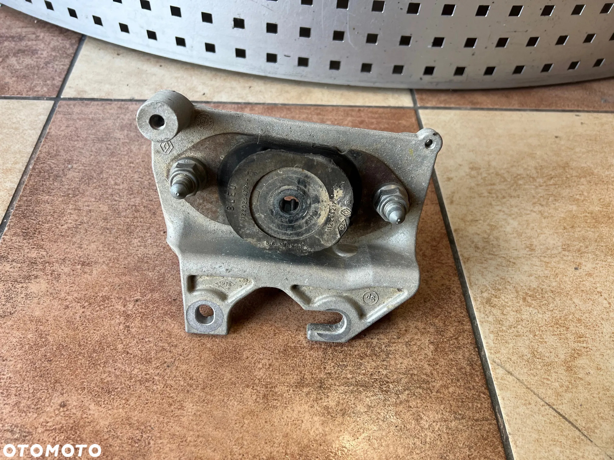 ŁAPA PODUSZKA SKRZYNI BIEGÓW LEWA DACIA DUSTER II 1.5 DCI 4X4 112228880R - 2