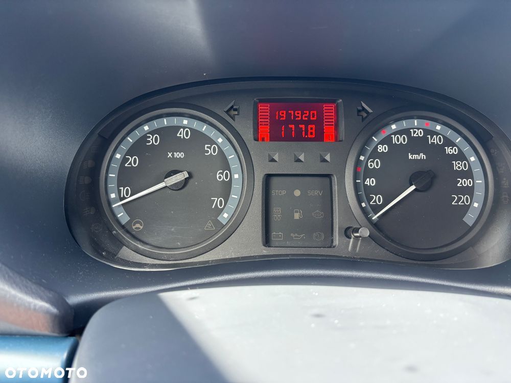 Renault Clio 1.2 16V Emotion - 11
