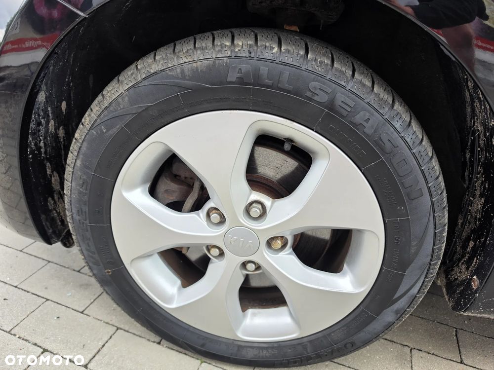 Kia Carens 1.6 GDI Attract - 13