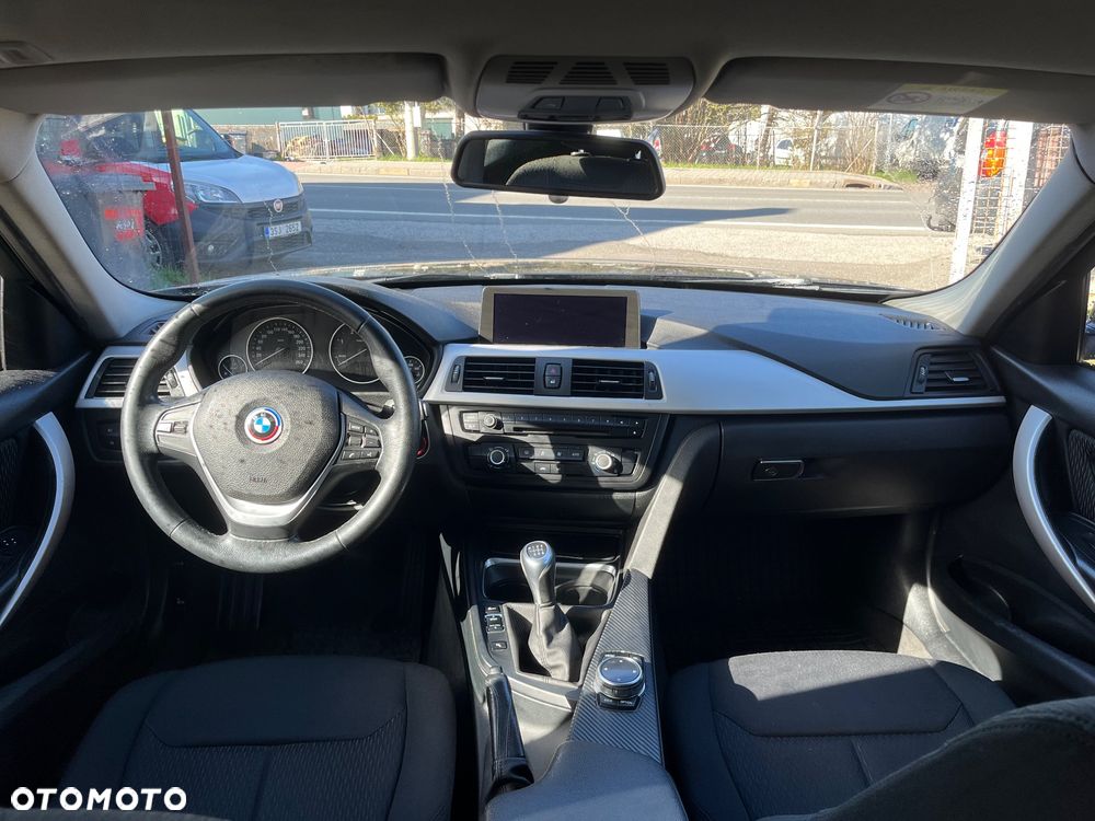 BMW Seria 3 318d Blue Performance - 10