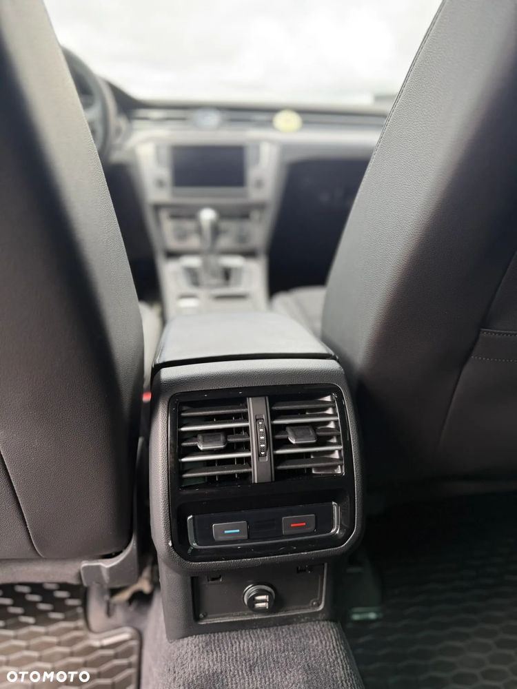 Volkswagen Passat Alltrack 2.0 TDI SCR DSG 4Motion - 16