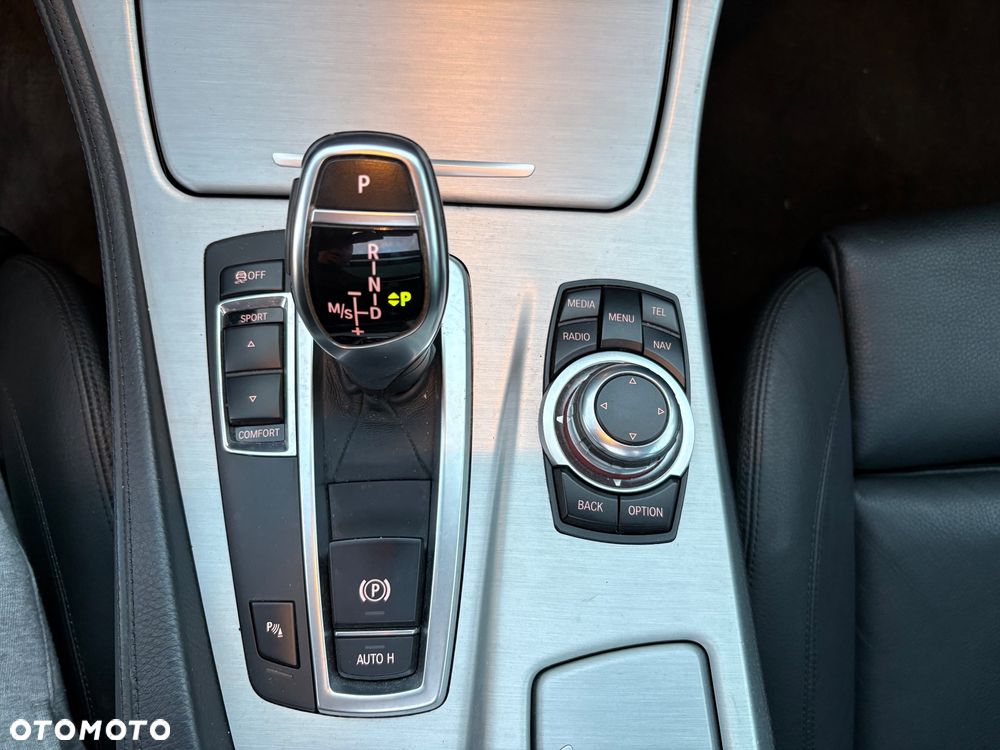 BMW Seria 5 525d Sport-Aut Modern Line - 20
