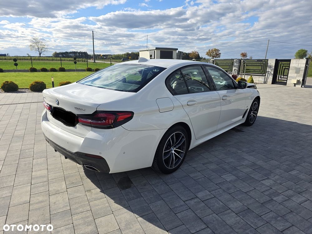 BMW Seria 5 520d xDrive MHEV M Sport sport - 4
