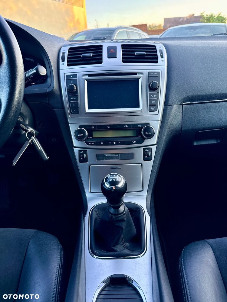 Toyota Avensis 2.0 Executive - 27