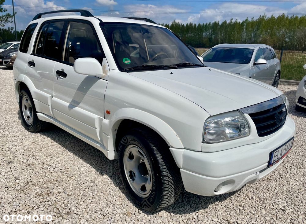 Suzuki Grand Vitara 2.0 Club - 23