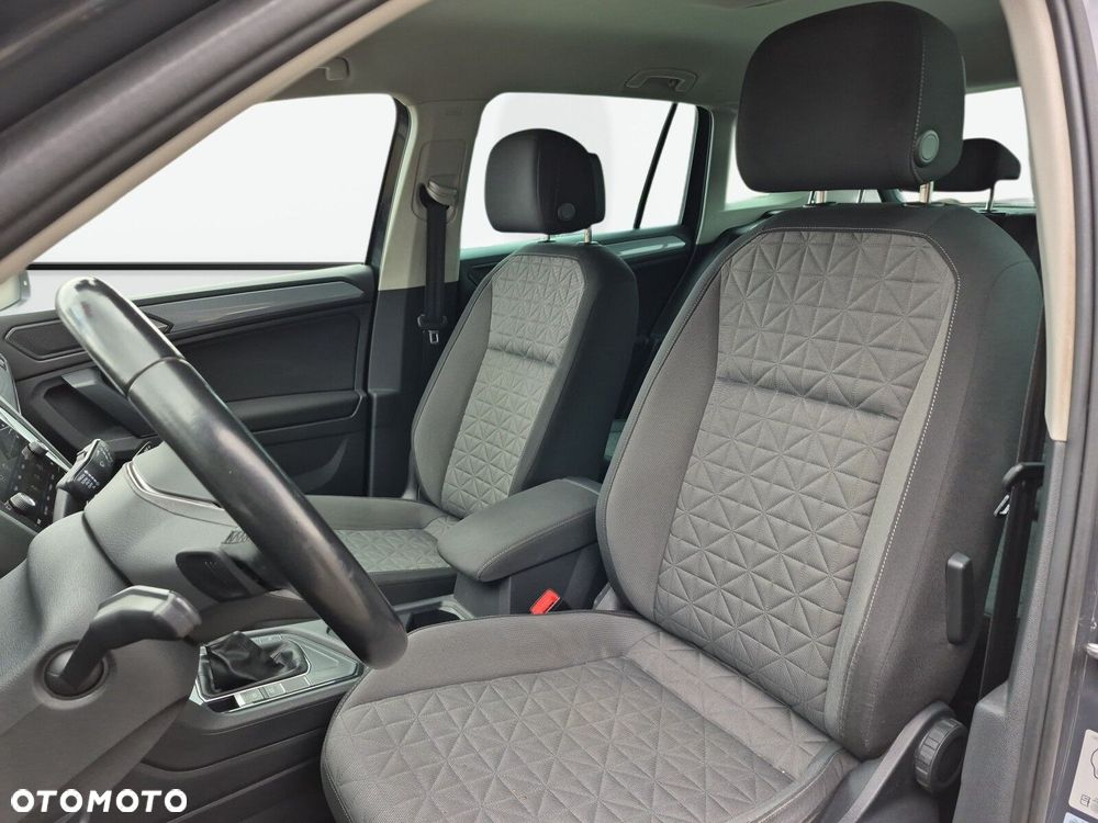 Volkswagen Tiguan - 12