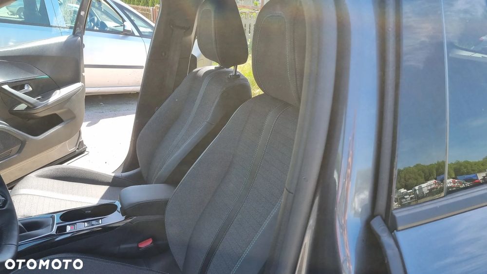 Peugeot 2008 PureTech 130 EAT8 Allure Pack - 36