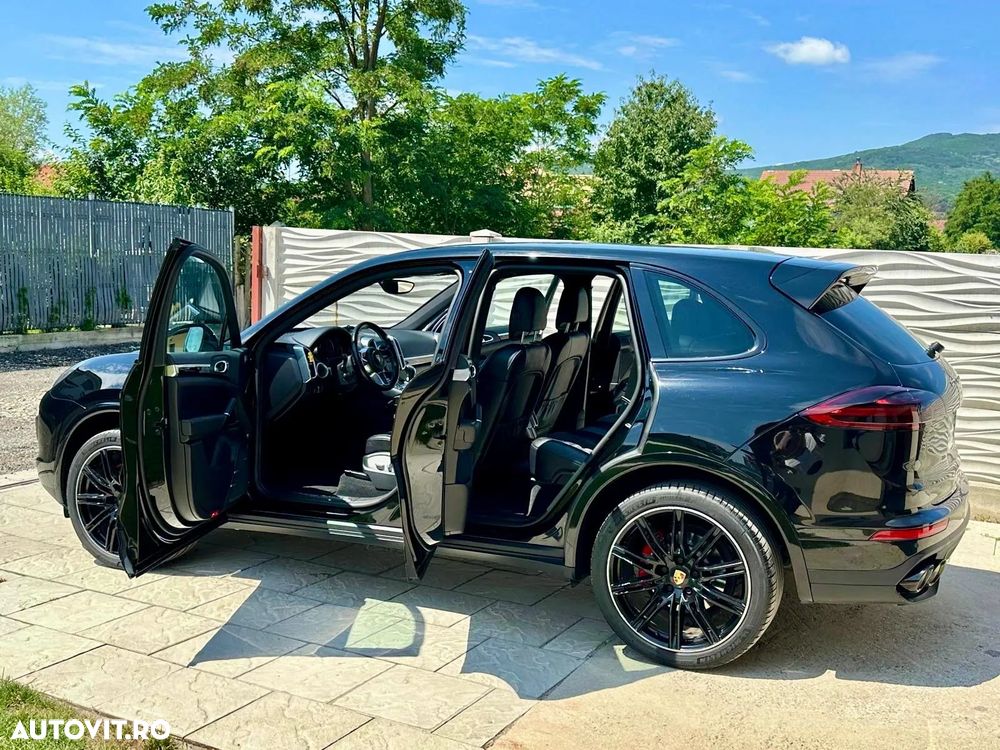 Porsche Cayenne Platinum Edition - 17