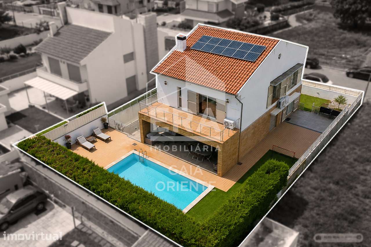 Moradia T3 com Piscina e Jardim em Olival - Grande imagem: 5/43