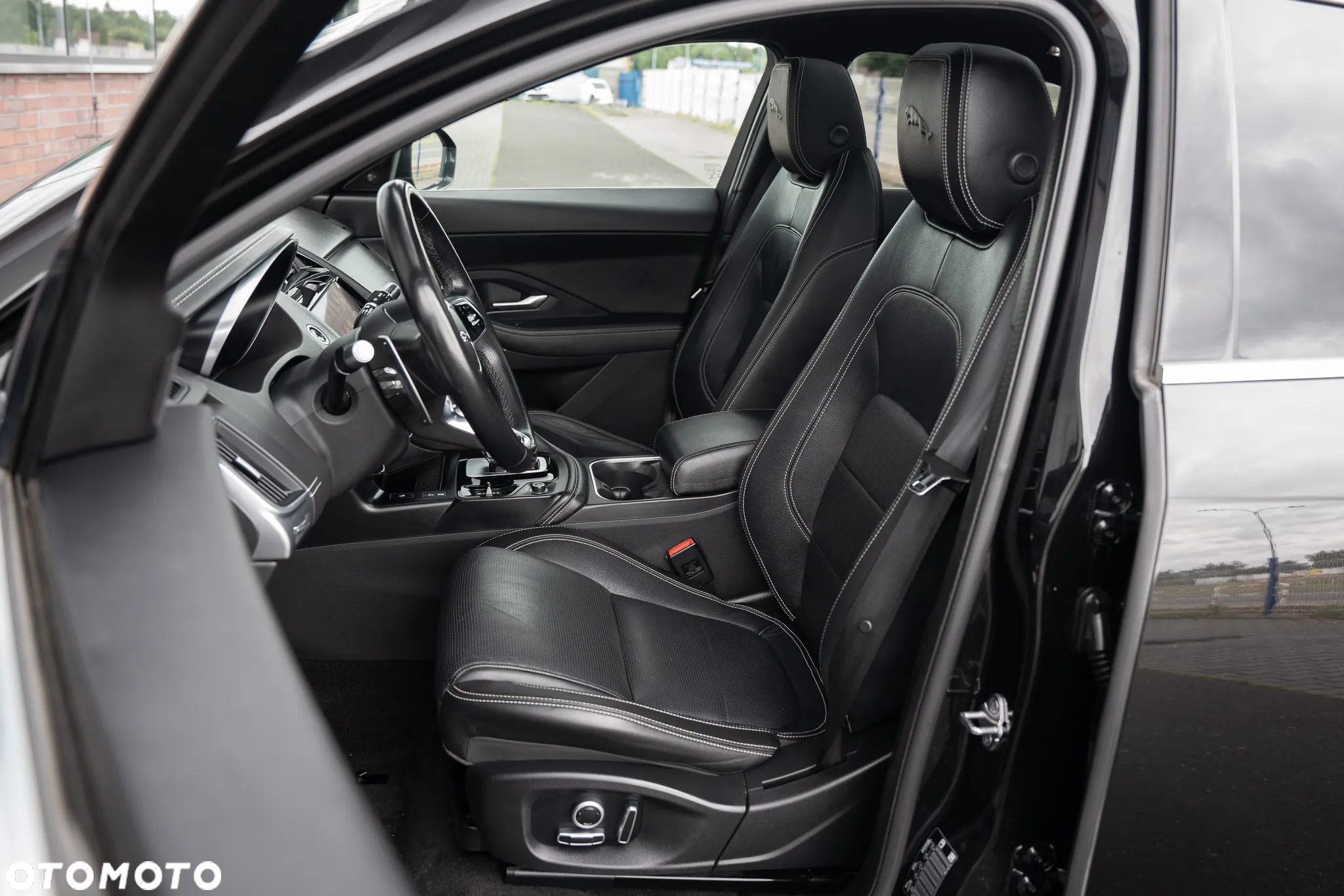 Jaguar E-Pace D200 AWD R-Dynamic - 21