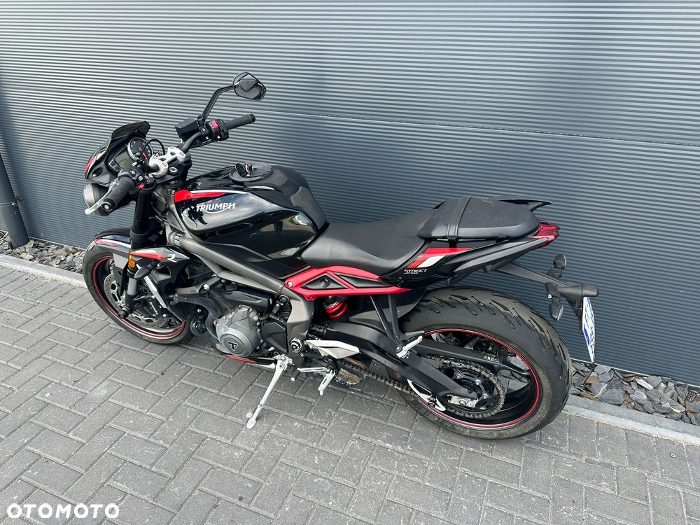 Triumph Street Triple - 4